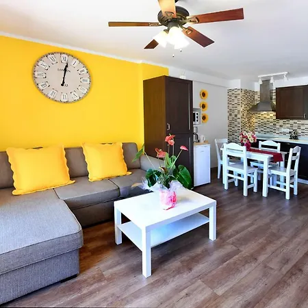 Las Americas Front Line Ocean Apartment *